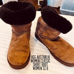 UGG Australia Women’s burn cedar classic leather short boot, sheep lining, Sz 8